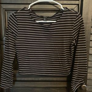 Black and white striped longsleeve crop top